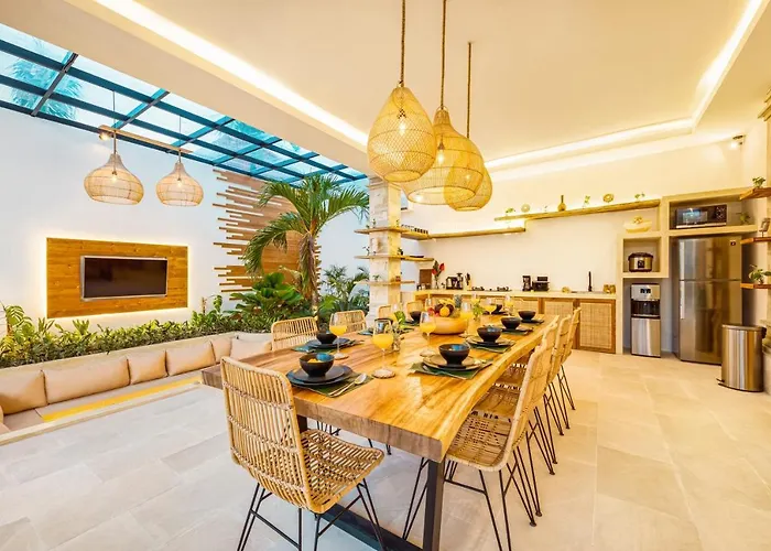 Dublin - Luxury 5 Bdr W Jacuzzi & Pool *