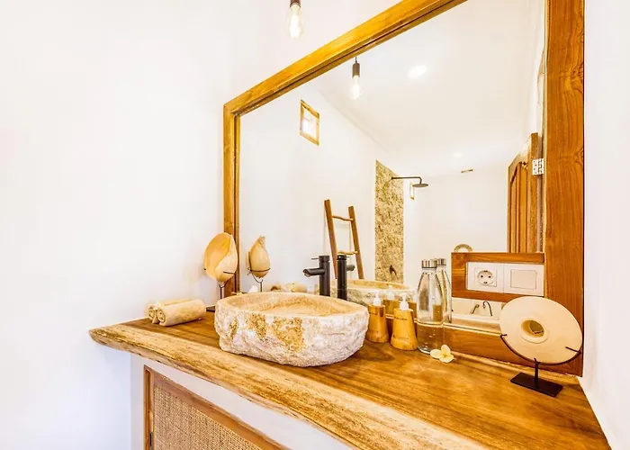 Dublin - Luxury 5 Bdr W Jacuzzi & Pool Seminyak (Bali)