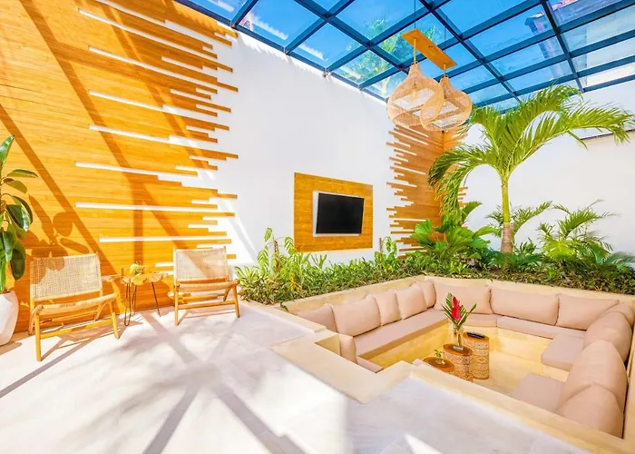 Dublin - Luxury 5 Bdr W Jacuzzi & Pool Villa *