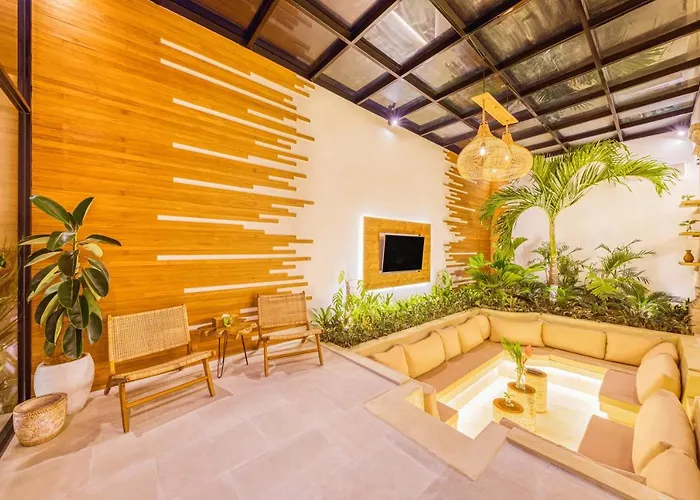 Dublin - Luxury 5 Bdr W Jacuzzi & Pool Villa *